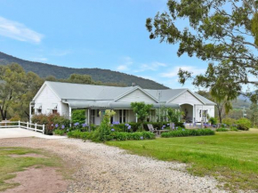 La Sila Homestead on Marrowbone - cutest cottage in the Hunter with killer views, Mount View
